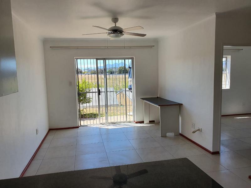 To Let 2 Bedroom Property for Rent in Oakglen Western Cape